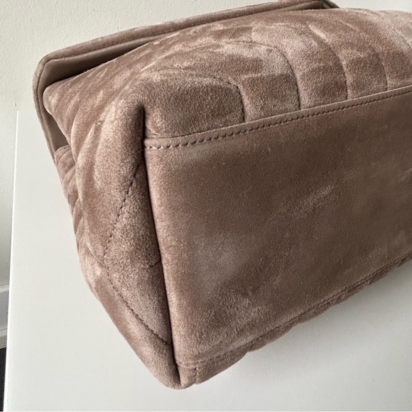 YSL Medium Suede LouLou - Picture 10 of 17